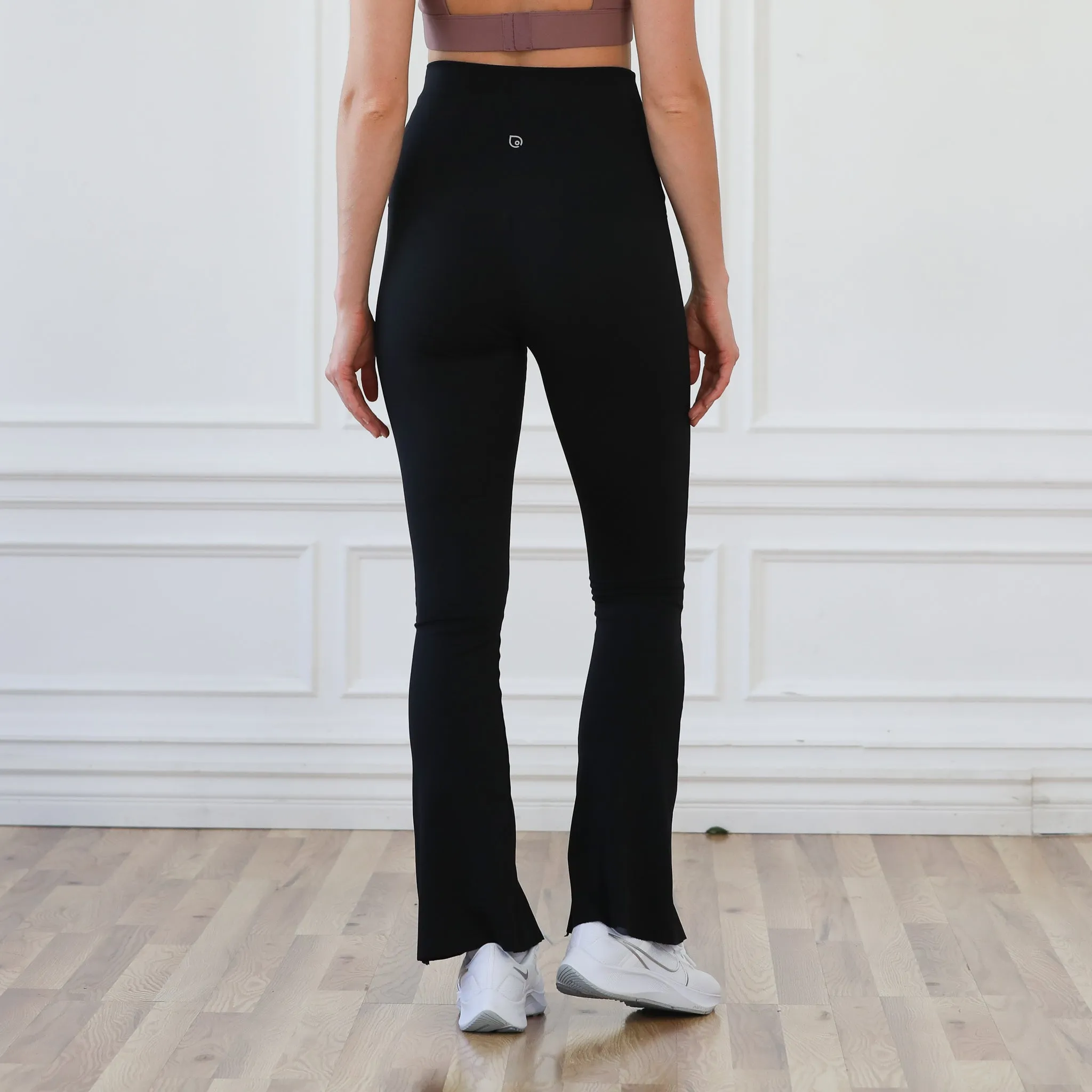 Ultra High-Waist Flare Legging W/ Pockets 28'' (Noir)